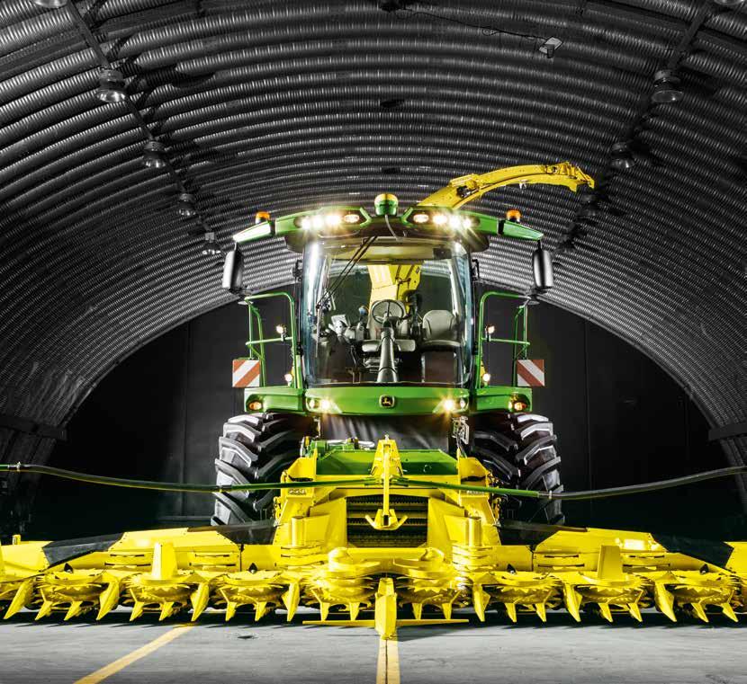 John Deere önjáró szecskázók KIVÁLÓ SZECSKAMINŐSÉG ÉS SZEMROPPANTÁS INTELLIGENS FUNKCIÓK ALACSONY FAJLAGOS (TONNÁNKÉNTI) ÜZEMANYAG-FOGYASZTÁS AZ IPARÁG LEGALACSONYABB ÜZEMELTETÉSI KÖLTSÉGŰ ÖNJÁRÓ