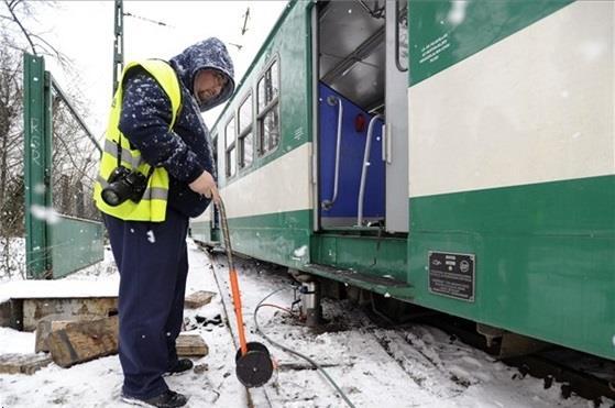 Járműtelepen előforduló munkakörök Fizikai állomány Váltó műszak járműszerelők, mechanikus,