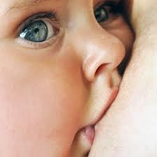 Anyatej előnyei - gyermeknek Csökkenti gyakoriságát a gyermekben: gyomor-bélrendszeri fertőzéseknek, légúti és húgyúti fertőzéseknek, ekcémának, gyulladásos bélbetegségnek, koraszülöttek