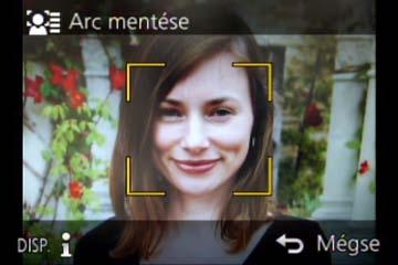 Alkalmazás (felvételkészítés) Felvételkészítés az arcfelismerés funkció használatával [Arcfelismerés] Arcképek regisztrálása Legfeljebb 6 személy arcképe regisztrálható olyan adatokkal együtt, mint a
