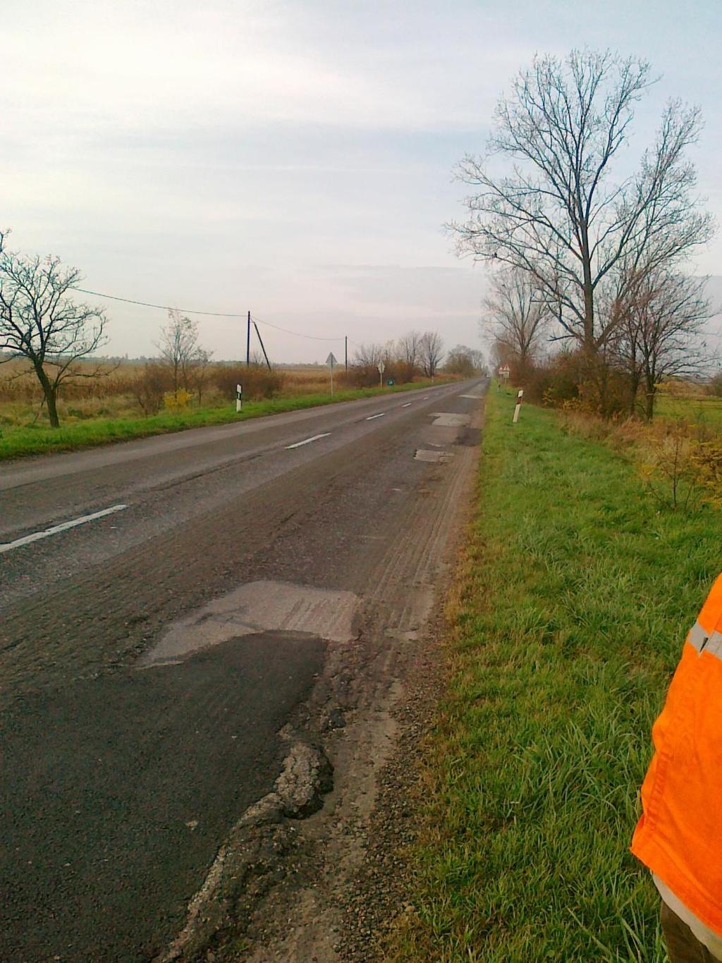 jól felismerhető, hogy van kapcsolat a behajlás és az IRI