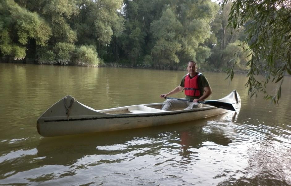 A szerzőről 5 A szerzőről Nagy Róbert 2003-ban végzett a Budapesti Műszaki Egyetemen villamosmérnökként, azóta elsősorban antennákkal illetve a rádióhullámok terjedésével foglalkozik hol tervező, hol