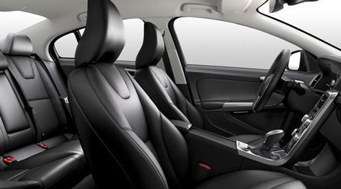 VOLVO S60 1 Komfort ülés Sport ülés 4 Az S60 Summum modellváltozat utasterében is a kifinomult, ám soha nem öncélú luxus az uralkodó motívum.