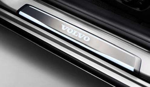A megvilágított első küszöbsín például igazán látványos opció: valahányszor kinyitja a vezető vagy az első utas ajtaját, a küszöbsínen sejtelmes fényben tűnik fel a Volvo felirat.