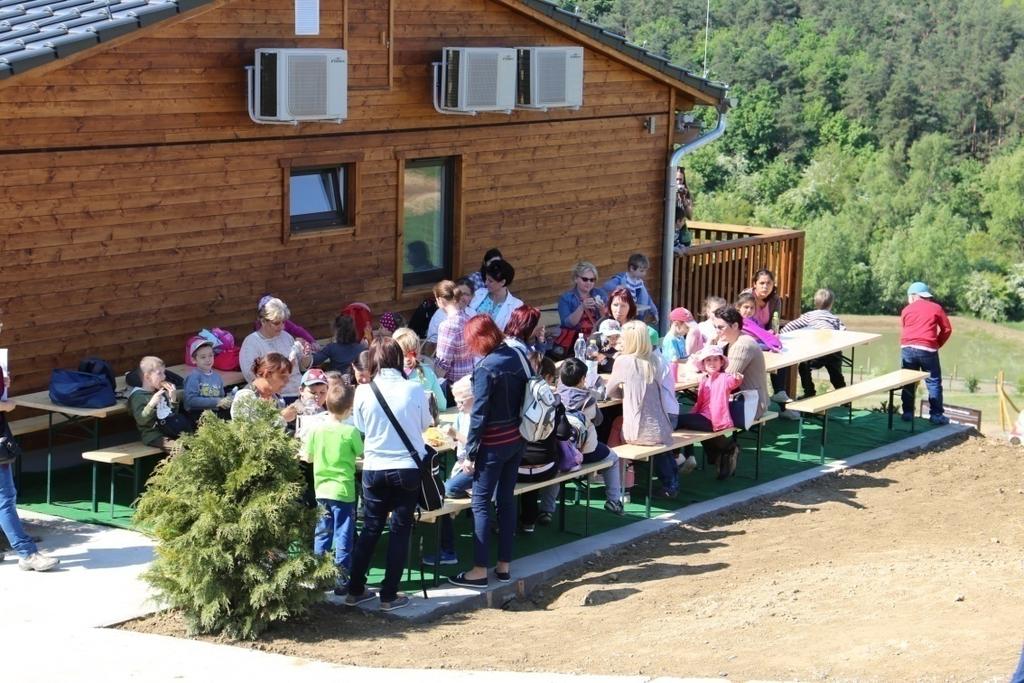 Gyerekek és pedagógusok Egy