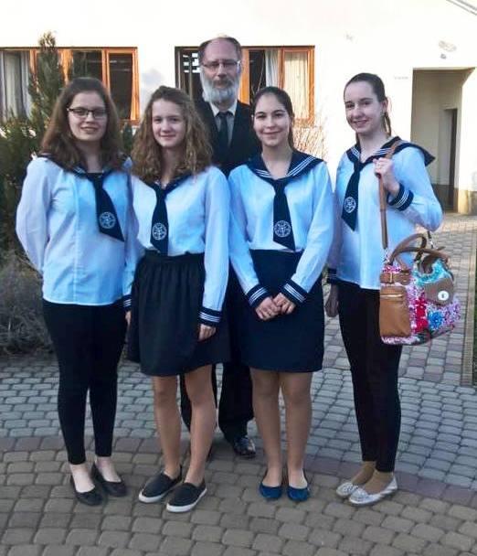 HÍREK Szappanos Emese 12.A osztályos tanuló a Nagy Attila Szavalóverseny megyei fordulóján korcsoportjában első, öccse, Szappanos Tamás 9.