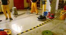 Az eredmény egy felújított padló a felületi sérülések eltávolításával, a padló eredeti színében.
