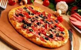 00 Lei (*1, *10) Pizza Prosciutto Funghi sos pizza, oregano, mozzarella, şuncă, ciuperci pizza sauce, oregano, mozzarella, ham, mushrooms pizzaszósz, oregano, mozzarella, sonka, gomba 650g/ 22.