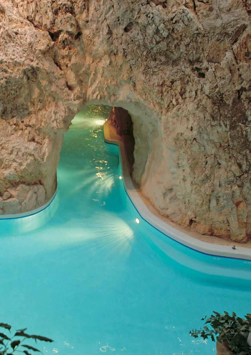 MISKOLC MISKOLCTAPOLCA A város nemzetközi hírnévnek örvendő attrakciója a Barlangfürdő, melynek külső medencéi és belső termei egyszerre jelentenek egyedülálló