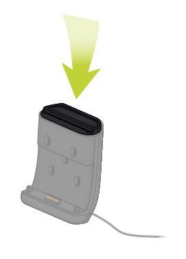A készülék autón kívüli töltéséhez használja az USB-kábelt, vagy a BRIDGE opcionális TomTom töltőjét.