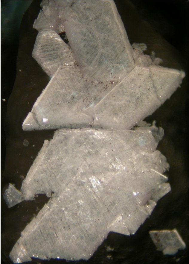 Az első szin-sarokelem előállítása, kristályosítása és egykristály