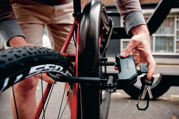 Cena: v desiatkách eur PRILBA LUMOS Prilba dnes už patrí k povinnej výbave cyklistu, no tak ako všetko, aj prilba môže byť obyčajná, alebo technologicky na špičke.