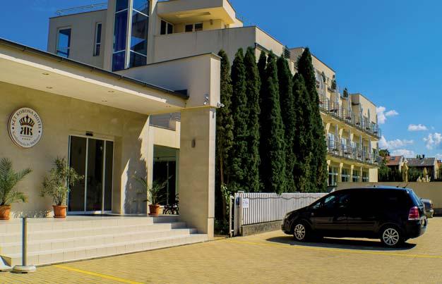 Két Korona Hotel Balatonszárszó, Magyarország A balatoni szálló legfőbb feladatának a kikapcsolódni vágyó vendégei
