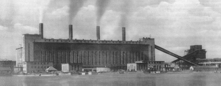 424 A kezdetek A villamosenergia-szolgáltatás a 30-as évekre önálló iparággá vált. Lokális célokat szolgáló erőművek.