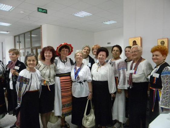 Az önkéntesek toborzása elsősorban a parókiákon működő papok segítségével, a közösség tagjain keresztül, valamint rádió- (Radio Renașterea) és újsághirdetésekkel történik.