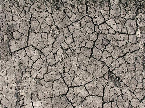 Szerkezetleromlás Környezeti tényezők: a fagy, a kiszáradás, és az esőcseppek ütő hatása.