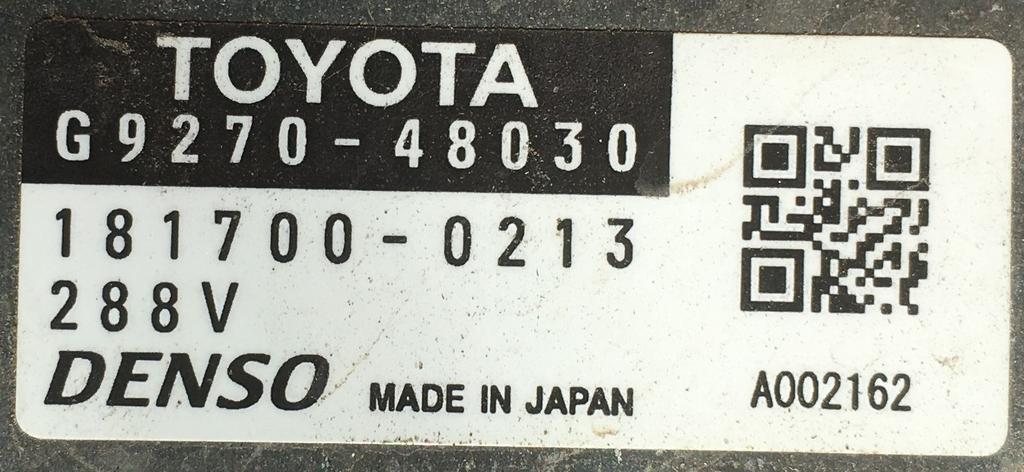 Egy Toyota Lexus RX450H invertere speciel pont határeset; fotózni is egyre nehezebben fotózom ıket, ahogy lelógnak az antisztatikus munkaasztalomról.