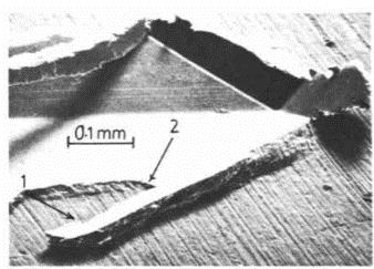 2. Szakirodalmi áttekintés Torrance gyakorlati mérések segítségével állított fel modelleket abráziós karcok leírására (Torrance, 1981).