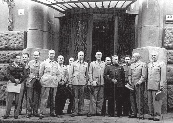 Kronológia A Szövetséges Ellenőrző Bizottság tagjai Budapesten, 1945 a szövetségesek nevében a fegyverszüneti megállapodást aláírta.