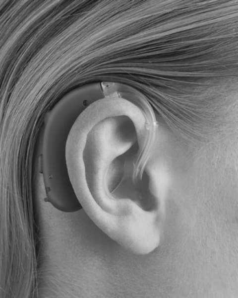Létezik hallójárati, illetve fülkagylóra illeszthető hallókészülék.