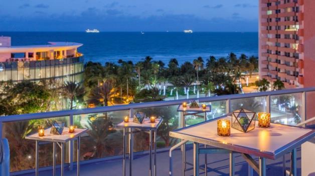 Az AC Hotel by Marriott Miami Beach bár és éttermében kreatív koktélokat és a világ különböző