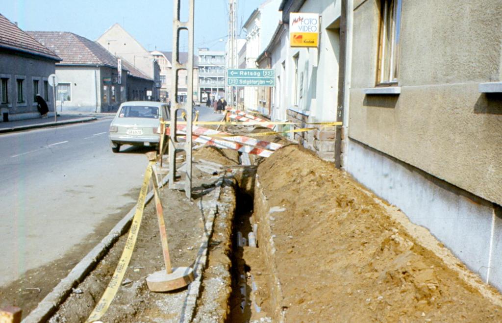 Ezzel kapcsolatosan egyre inkább elmérgesedő viták folytak a megyei közgyűlésben is.