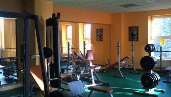 COLOSSEUM FITNESS CORNER FITNESS ( RÉGI FILA) / KORLÁTLANUL / BÁRMIKOR m / L / XL / XXL A Colosseum Fitness 3800 m²-en komplex szolgáltatást kínál vendégeinek: 400 m²-es kondi teremben, Technogym,