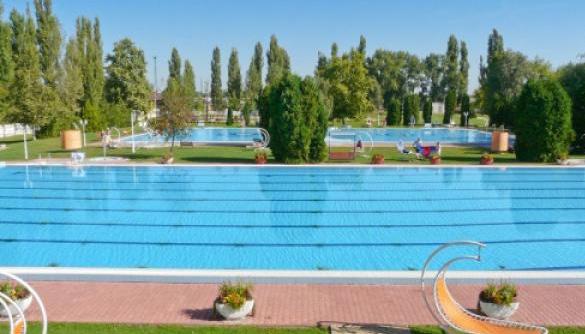 KÜLKER PARK USZODA KÜLKER PARK TENISZ / KORLÁTLANUL / BÁRMIKOR m / L / XL / XXL Az erődök városának, Komáromnak egyik legnagyobb vonzereje a kiváló minőségű gyógyvíze.