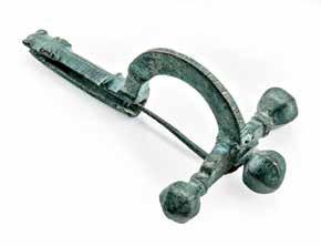 század között, bronz, lunetta díszítéssel Iran, 10-7th century BC, bronze with crescent-shaped decoration h: 8,5 cm 34 000 Ft 110 299.