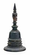 század, préselt vörösréz, pótolt fa nyéllel Tibet, 19th century, extruded copper, with replaced wooden handle h: 22 cm 367. IMAMALOM / PRAYER WHEEL Tibet, 20.