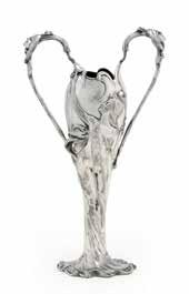 FÜLESVÁZA / VASE osztrák, 1910 körül, ezüstözött ón, sérült Austrian, around 1910, silvered stannum, m: 35 cm 60 000 Ft 200 440.