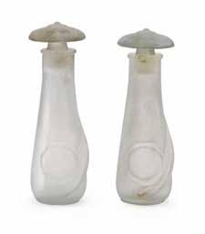 604. VÁZA / VASE osztrák, 20. század első fele, fújt, bordázott üveg, üvegpaszta díszítéssel Austrian, first half of the 20th century, blown, ribbed glas with glasspaste decoration m: 15 cm 605.