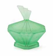 VÁZA / VASE Palme König Habel, Steinschönrau, 1900 körül, formába fújt, üvegfonallal díszített lüszterezett üveg Palme König Habel, Steinschönrau, around 1900, glass blown into a shape, with