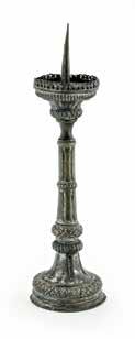 század, faragott, aranyozott hársfa, nem hozzáillő talapzat, üvegbúra törött, sérült Austrian, 19th century, carved, gilded lindenwood, not matching wooden pedestal and glasscover, m: 49 cm 20 000 Ft
