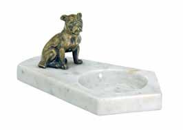 század eleje, bronz, márvány talapzaton, Bulldog figurával Hungarian, beginning of the 20th century,