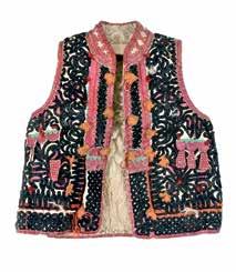 BEKECS / SHEEPSKIN COAT Erdély, 20. század eleje, gyapjúval hímzett báránybőr, sérült Transylvania, beginning of the 20th century, wool-embroidered sheepskin, 50*48 cm 771.