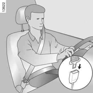 BIZTONSÁGI ÖVEK (2/4) 1 3 5 4 5 ß A vezetőoldali és - gépjárműtől függően - az utasoldali első biztonsági öv bekapcsolására figyelmeztető visszajelzőlámpa Ha a gépkocsivezető vagy az első utas