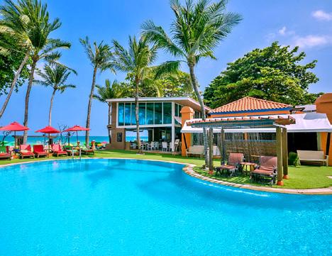 mélyülő tengerpartot kínál. BAAN SAMUI RESORT 3* http://www.