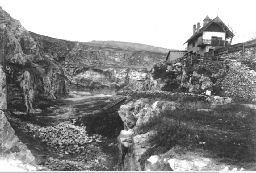 2. ábra Az egykori bányaőr lak és a kőfejtő épülete 1910-ből (BEKEY felvétele) 3.