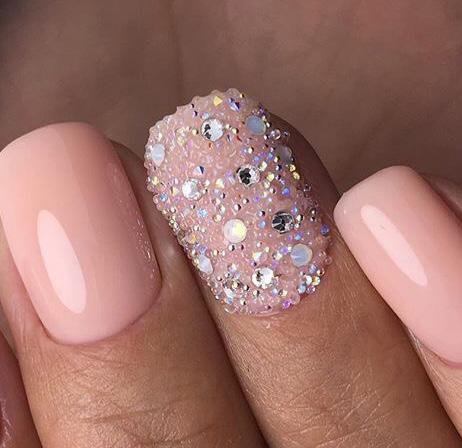 DÍSZÍTÉSI TECHNIKÁK lámpa alatt. Végül fedő lakként használd a Diamond Nails Base 2in1 Gel Polish-t.