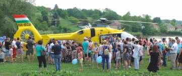 A legnagyobb attrakció a mentőhelikopter leszállása volt, de a helyi vállalkozók segítségével kialakított különleges járgányok terén is nagy volt a nyüzsgés.