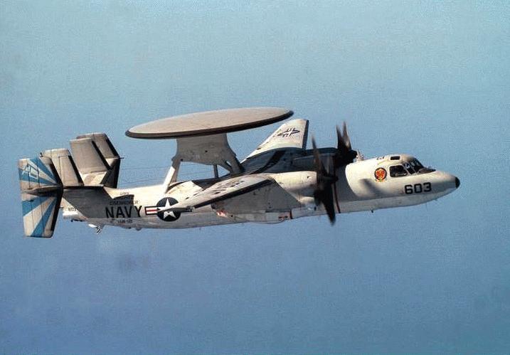 A repülő az E 3 Sentry típustól kisebb AEW&C 543 platformmal rendelkezett, de ennek ellenére az E 2C megfelelő előretolt légi irányítást volt képes biztosítani az izraeli harci repülők számára.