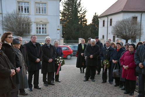 Közélet Csurgón is megemlékeztek az áldozatokról Kovács Andornak állítottak emléket a dél-somogyi városban.
