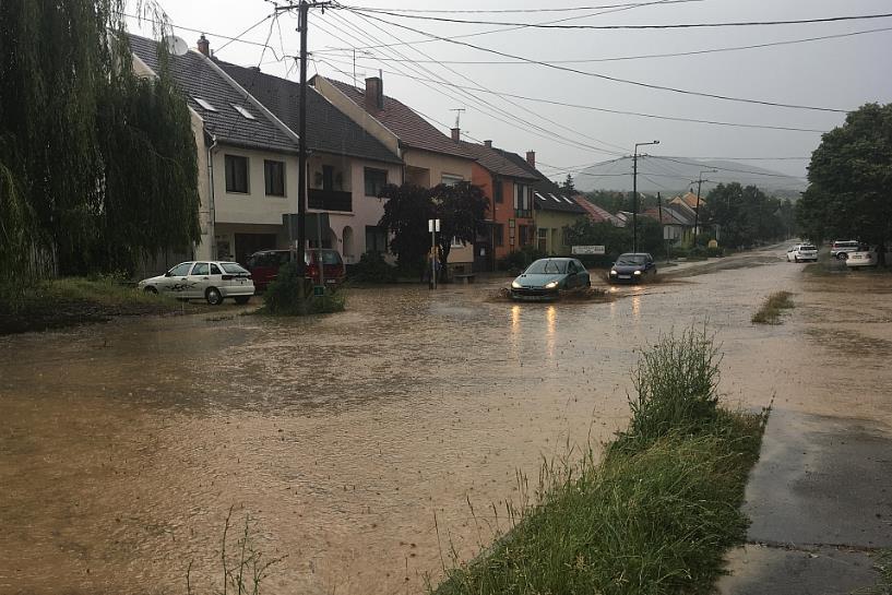 kisebb területen 90-130 %-ot elérő értékek is előfordultak, sőt Eger térségében az átlag kétszeresét megközelítő mennyiséget mértek.