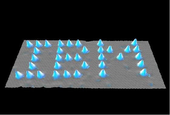 Atomok elhelyezése egy felületen 35 Xenon atom nickel