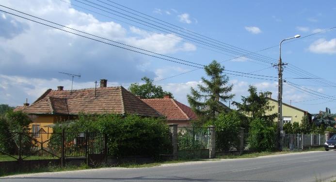 Az első katonai felmérés szerinti beépítetlen területét a Veresegyházról kiinduló Vácbottyán, Vácegres és Váckisújfalu irányába tartó utak osztották három nagy egybefüggő részre.