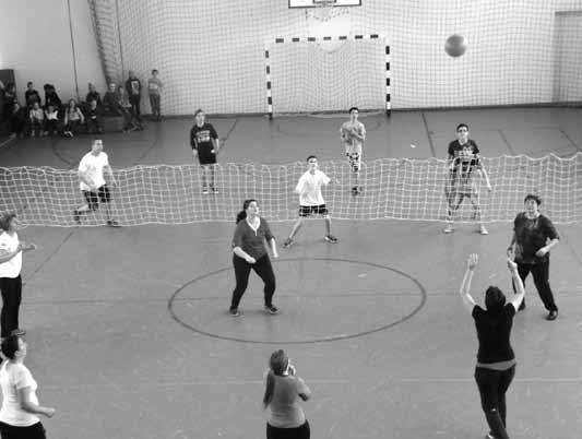 Március 10-én a kisbéri Petőfi Sándor Általános Iskola kézilabda csapatát láthattuk vendégül. Nagyon készültünk a találkozóra. A lányok 2x30 percet játszottak, és maximálisan teljesítettek.