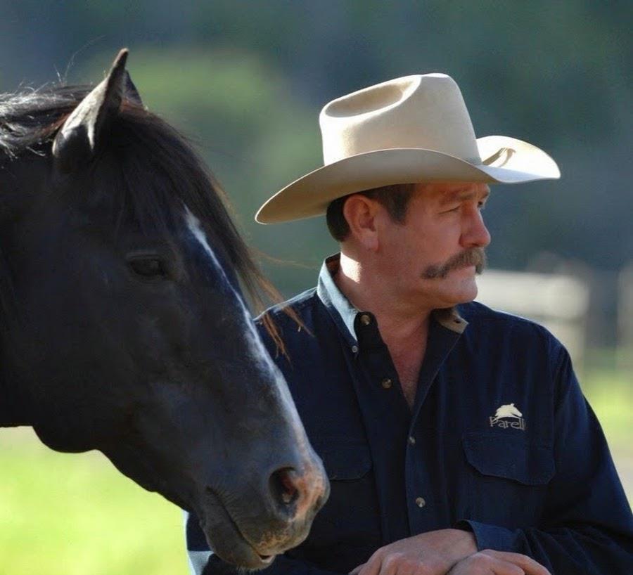 Pat Parelli (1954-): Ö nevezte el a mozgalmat Natural Horsemanship -nek - mára összeforrt a nevével