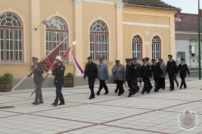 (S-50) Slovenski in madžarski prostovoljni gasilci so 21.05.2016 v gozdu v bližini kraja Szalafő organizirali skupno vajo, katere cilj je bil sodelovanje pri gašenju gozdnega požara.