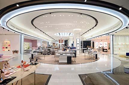 4 Az év üzlet/áruház-világítási projektje: A Bloomingdale s áruház világítása, 360 Mall, Al Zahra, Kuwait, Nulty A tervezők szerepe ennek az egyedülálló vásárlási élménynek a megteremtésében a